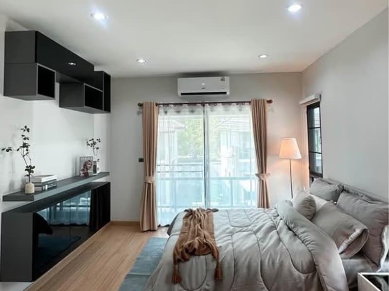 4 Bed House for Rent in Saraphi
