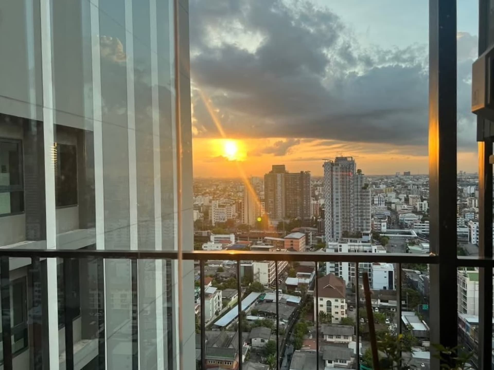 1 Bed Condo for Rent and Sale in Din Daeng - Image 6