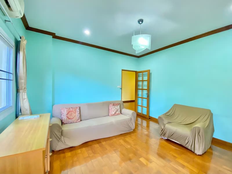 5 Bed House for Rent in Mueang Chiang Mai District