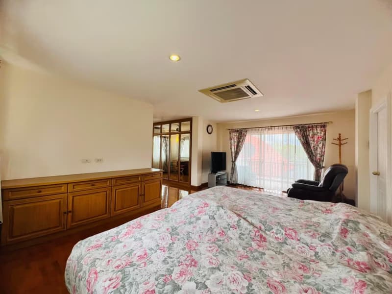 5 Bed House for Sale in Hang Dong