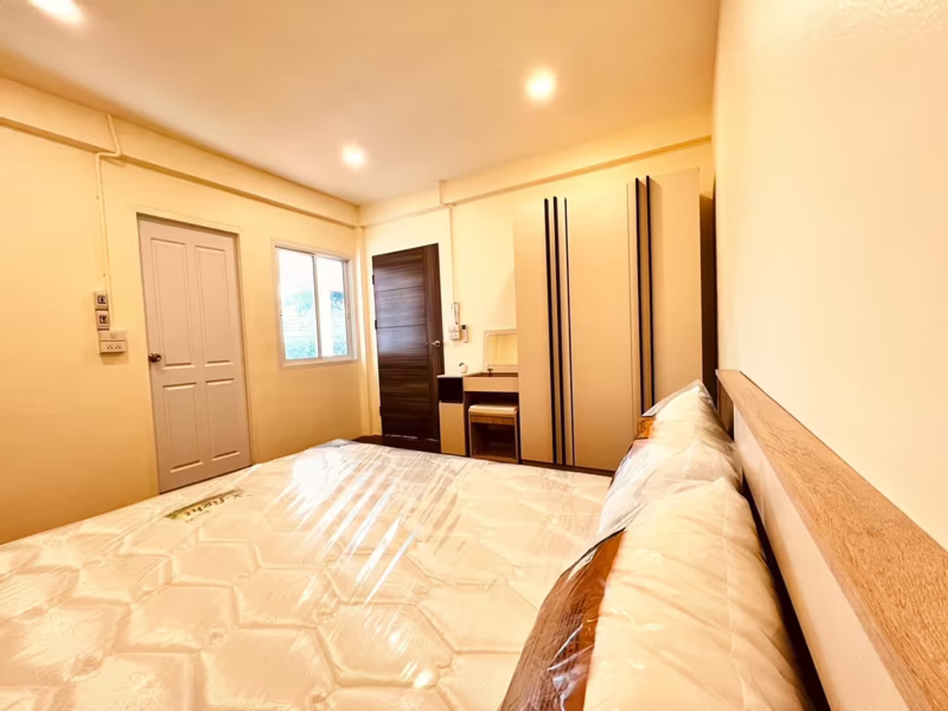 5 Bedroom House - Image 1