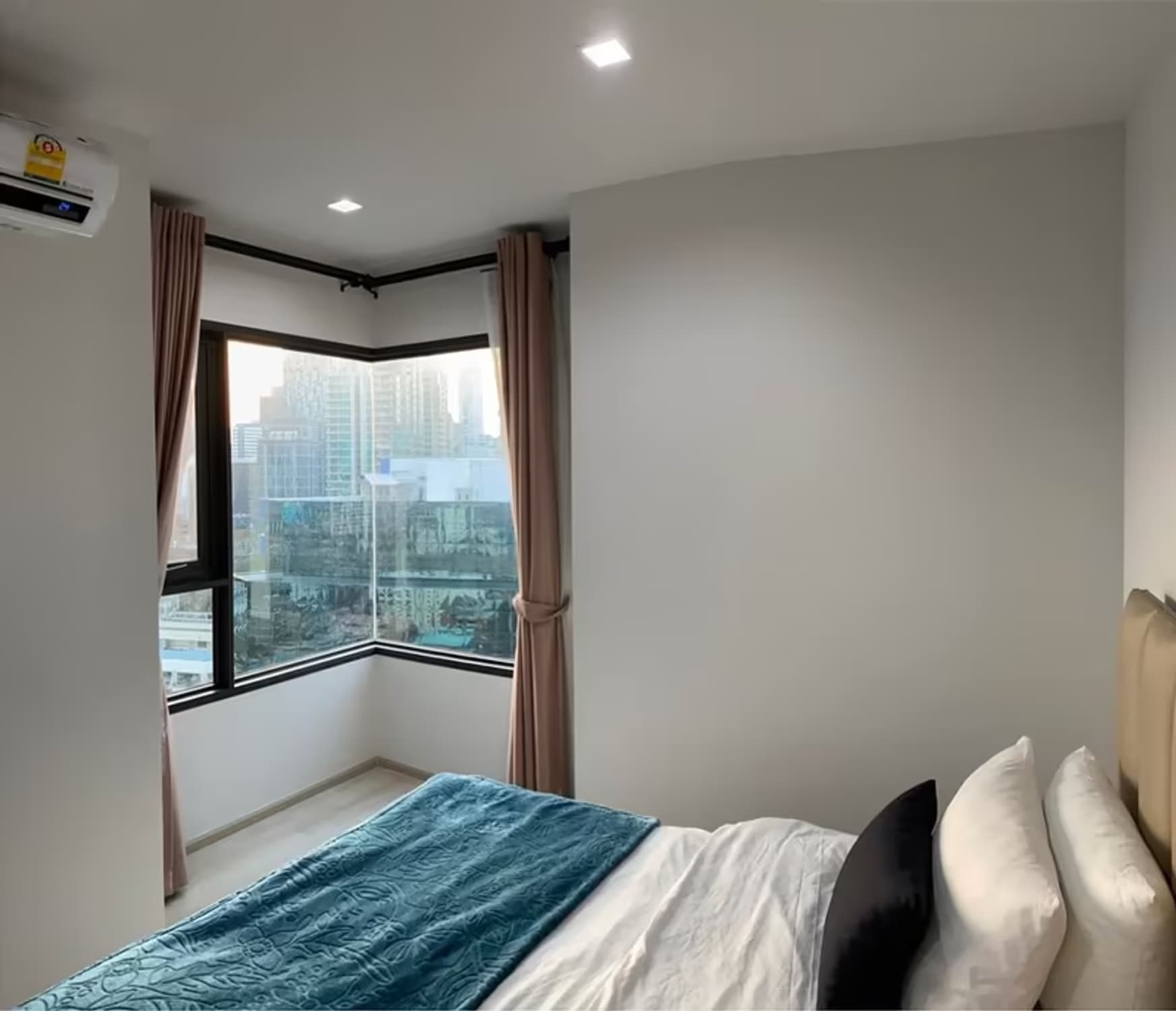 Condo for Sale at Life One Wireless - Image 8