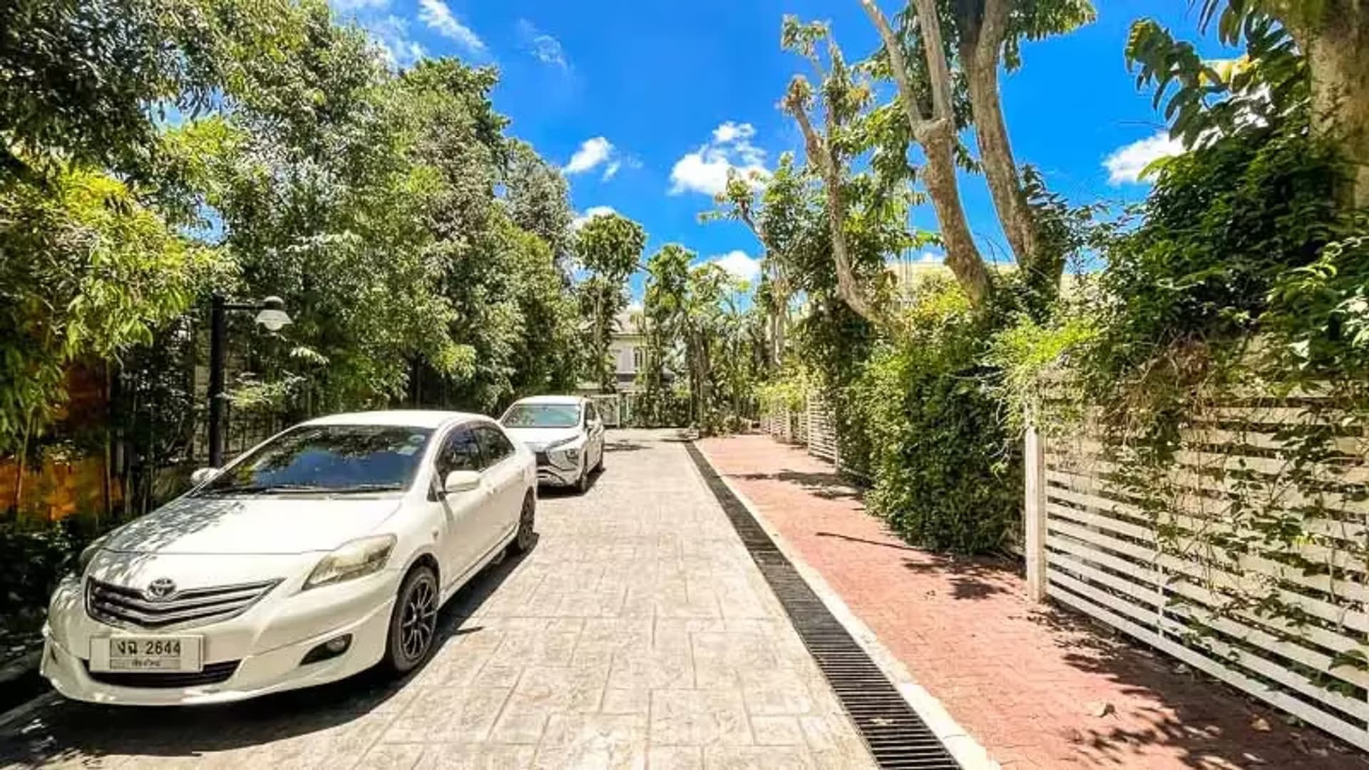 Tudor Style Mansion for Sale near Mountain - Image 4