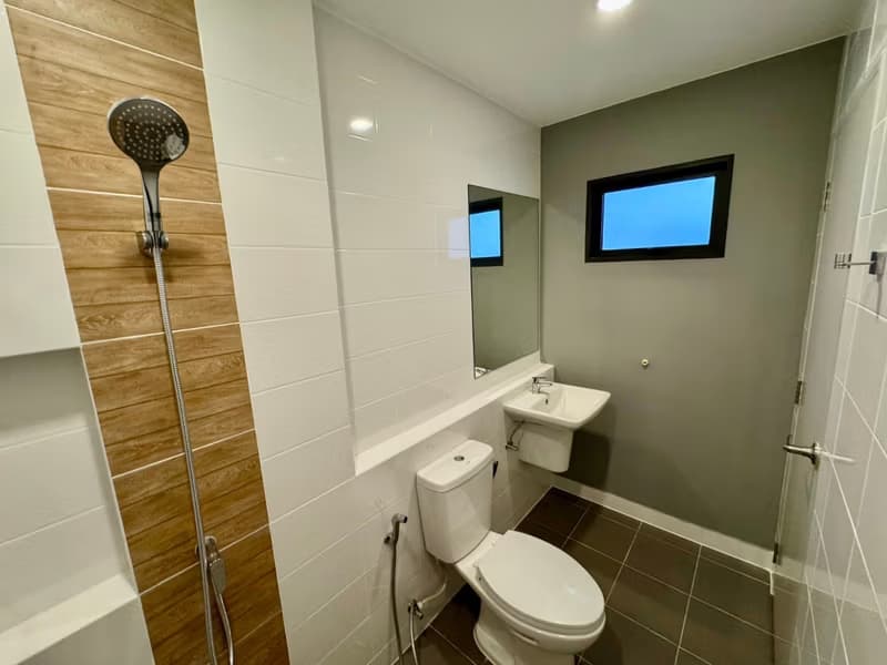 3 Bed Townhouse for Rent in Bang Phli