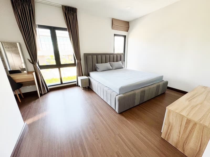 5 Bed House for Rent in Bang Phli