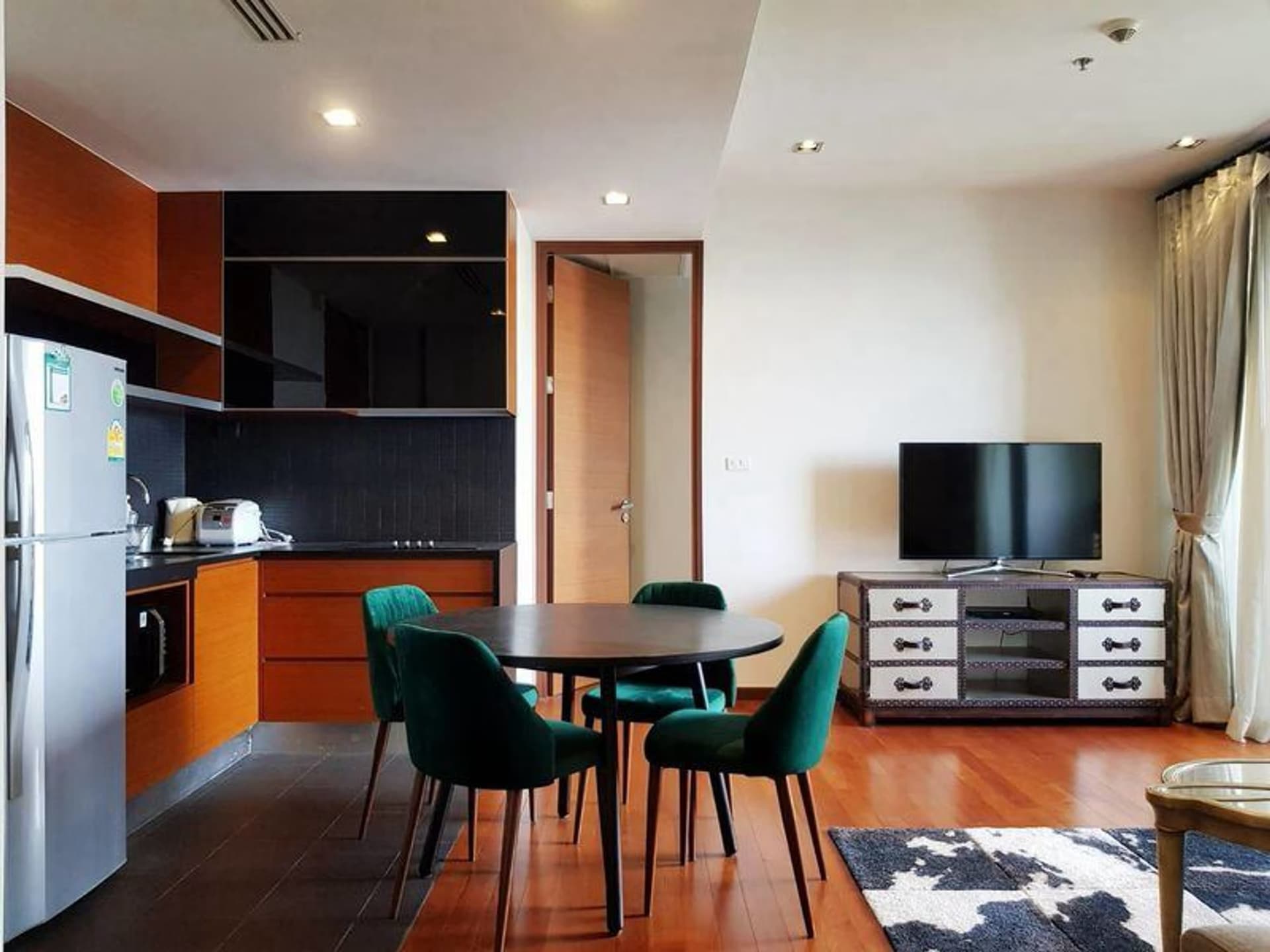 2 Bed Condo for Rent in Khlong Toei - Image 2