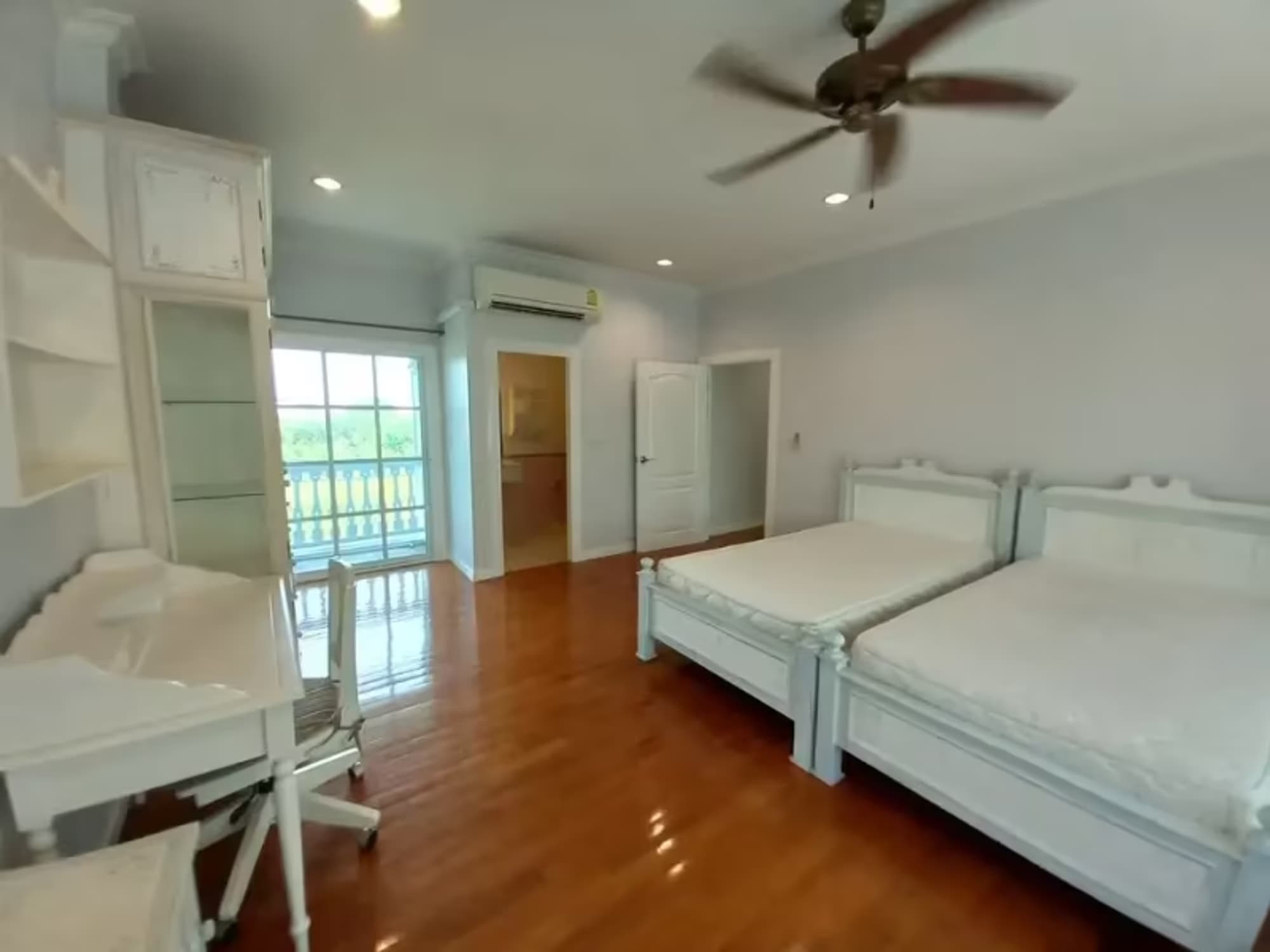 4 Bedroom House - Image 25