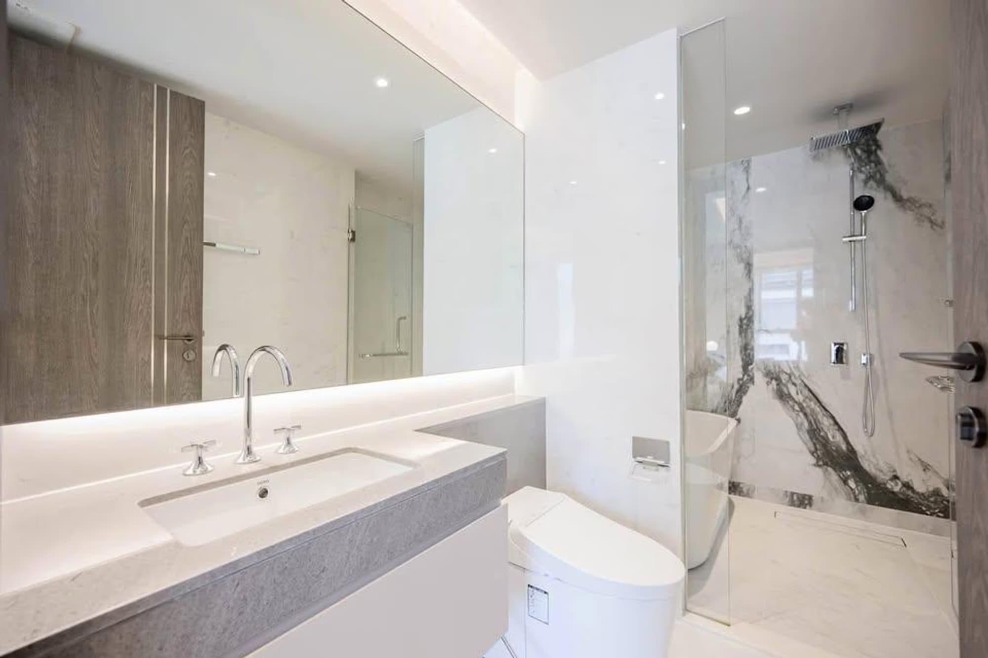 2 Bed Condo for Rent in Pathum Wan - Image 8