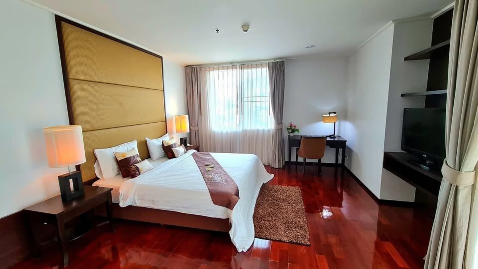 2 Bed Condo for Rent in Watthana - Image 10