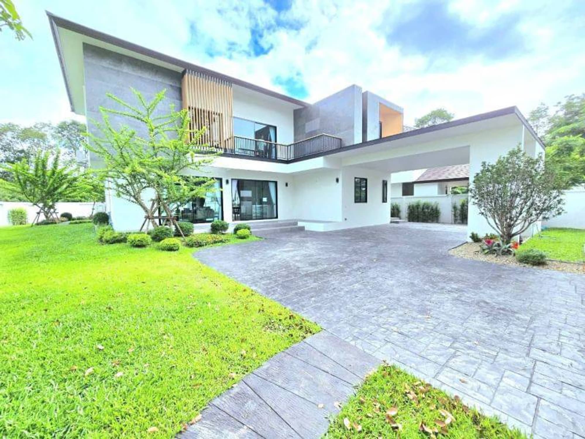 5 Bed House for Sale in Hang Dong District - Image 2