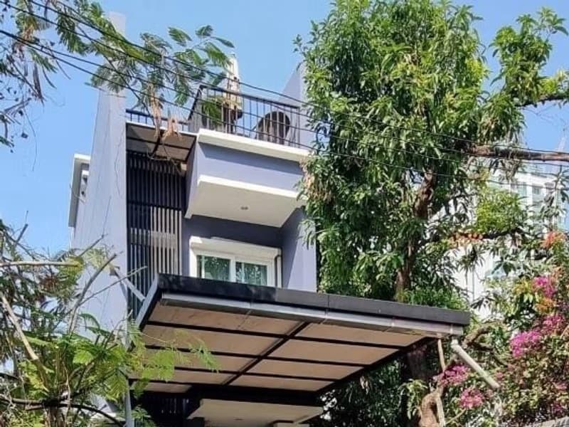 3 Bed Townhouse for Rent in Watthana
