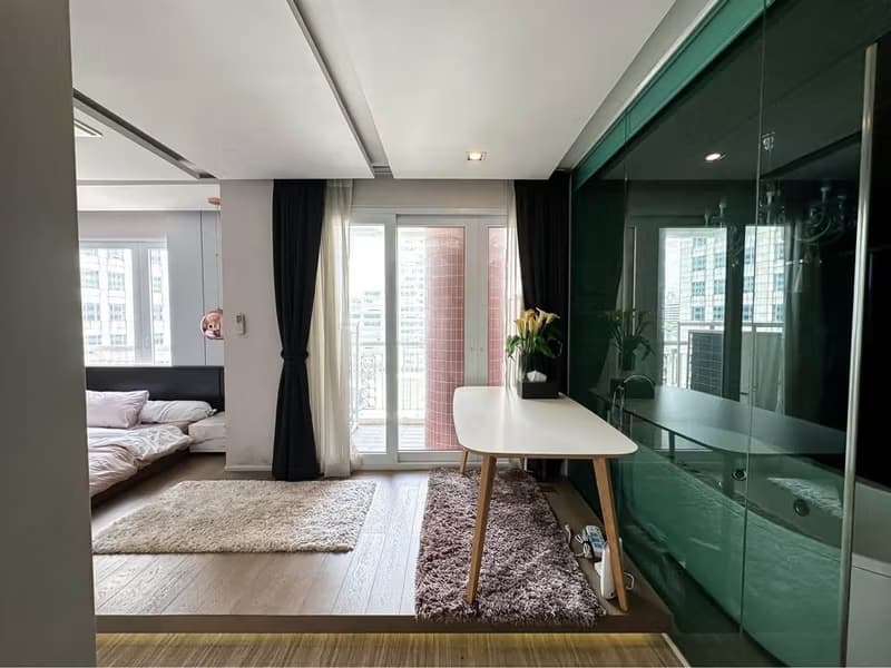 3 Bed Condo for Rent in Khlong Toei