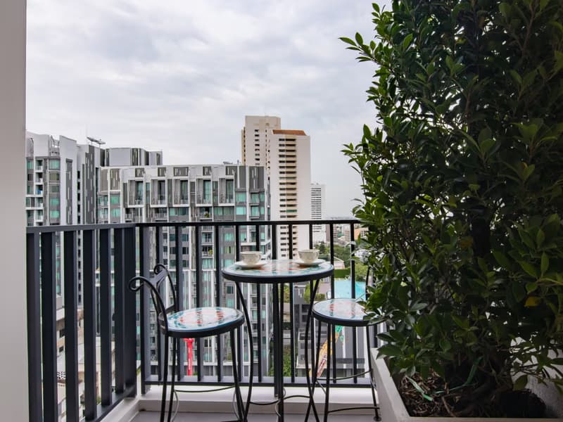 M Thonglor