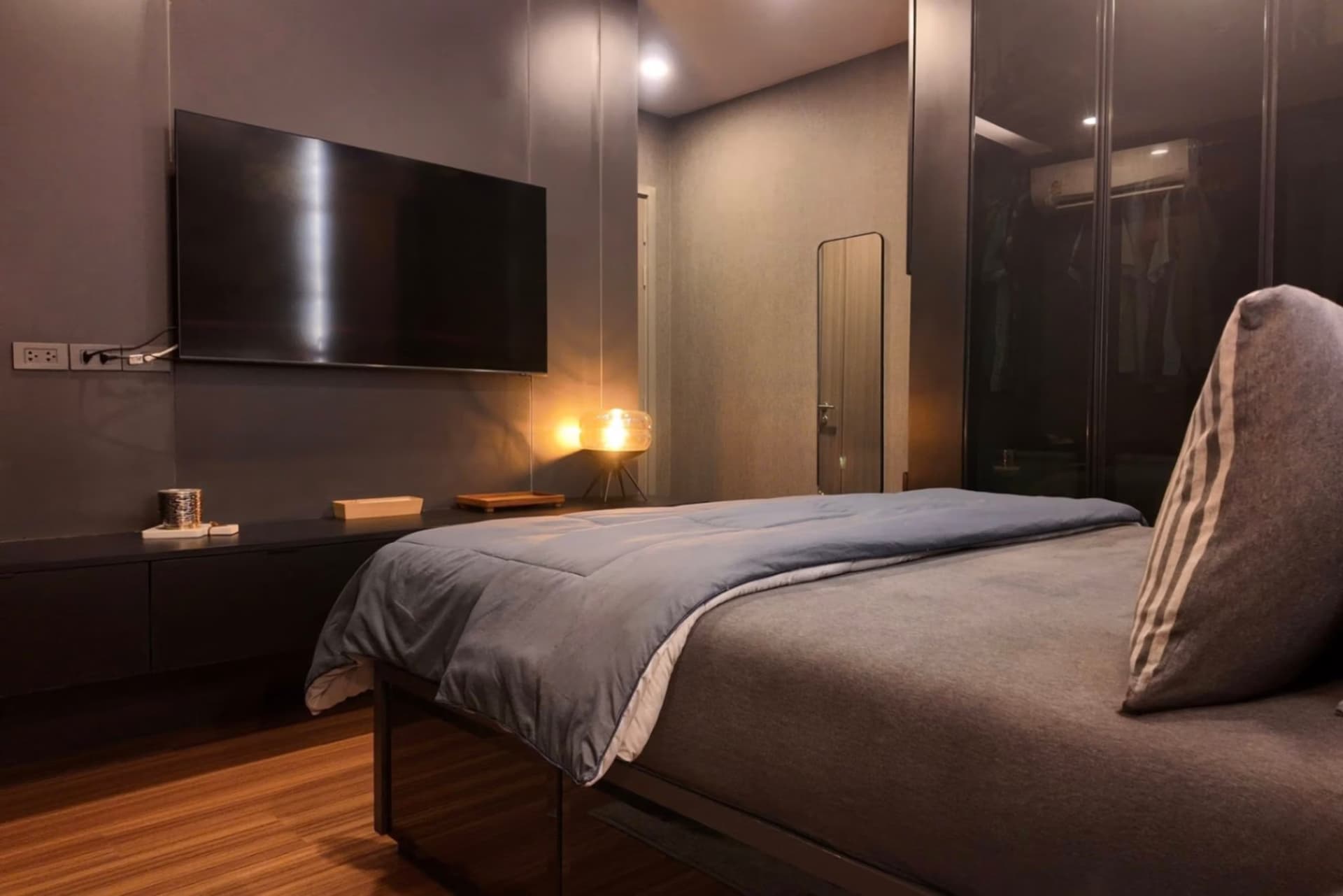 2 Bed Condo for Rent and Sale in Khlong San - Image 9