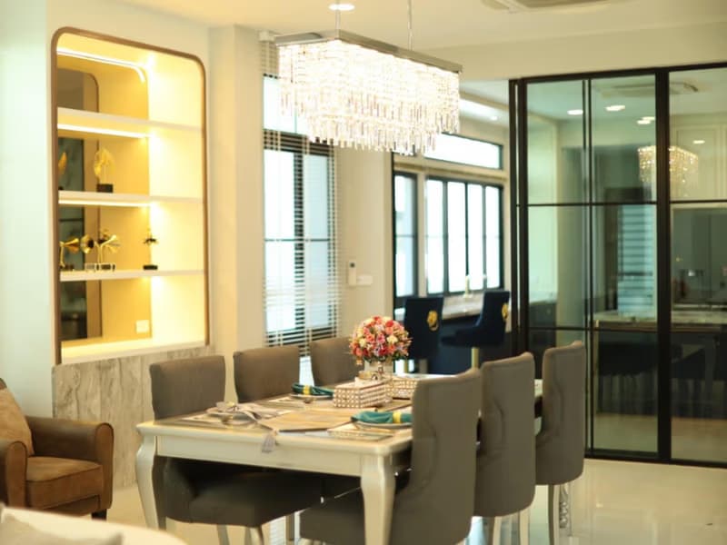 5 Bed House for Rent and Sale in Saphan Sung
