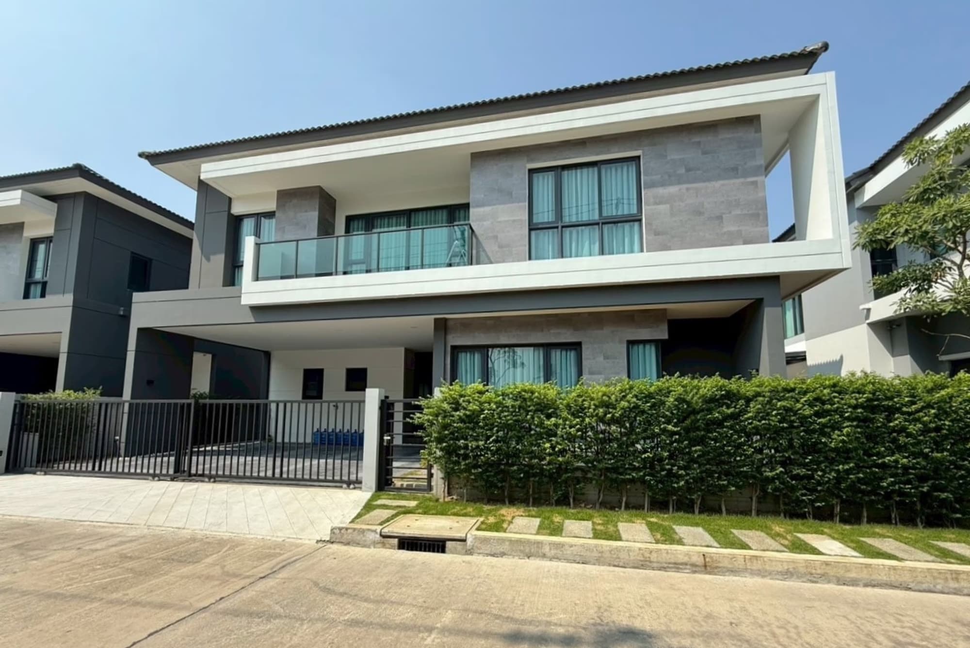 4 ห้องนอน บ้าน สำหรับ จำหน่าย ใน Bang Phli - Image 1