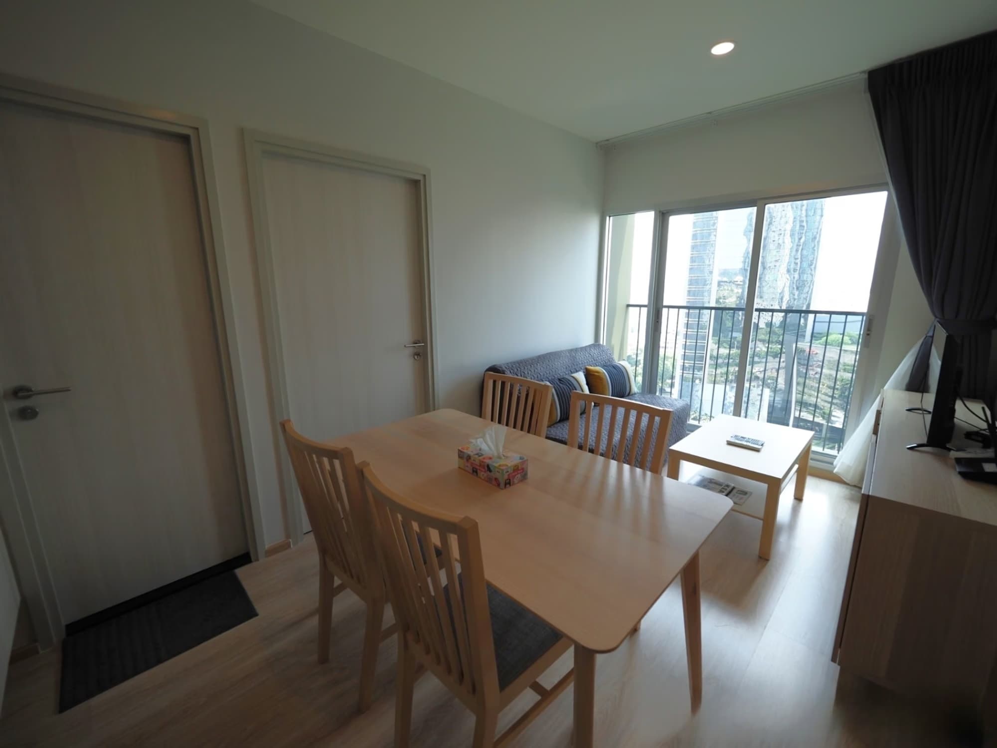 2 Bed Condo for Sale in Huai Khwang - Image 1