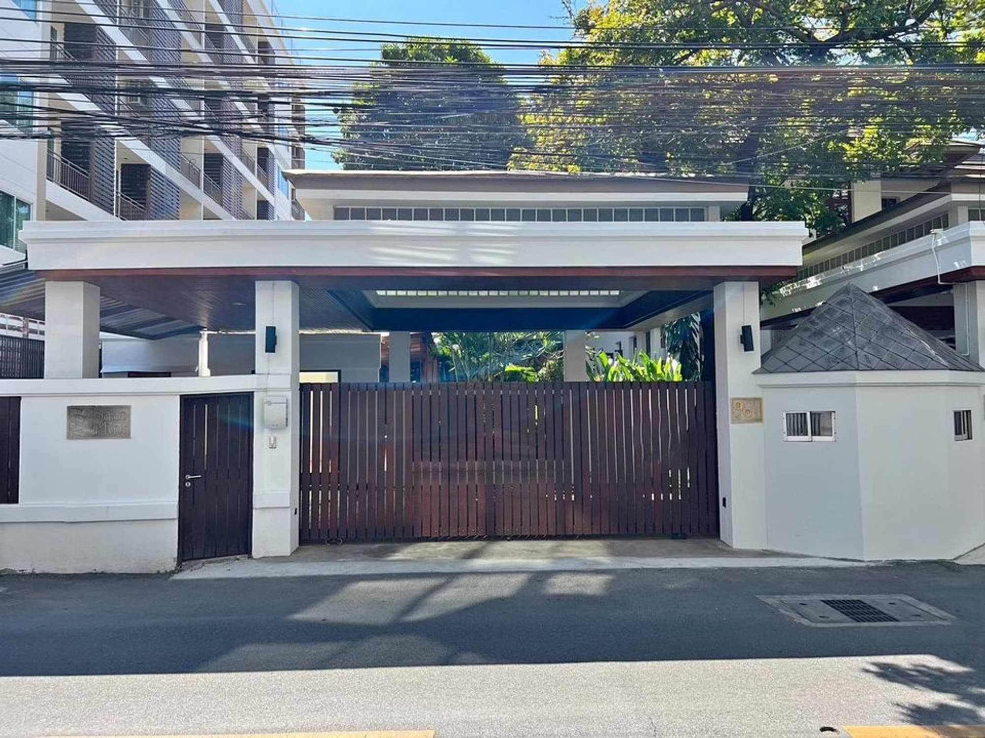 4 Bed House for Rent in Watthana - Image 1