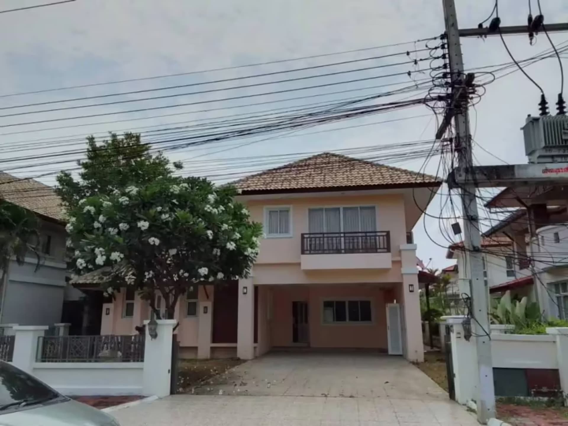 5 Bedroom House - Image 1