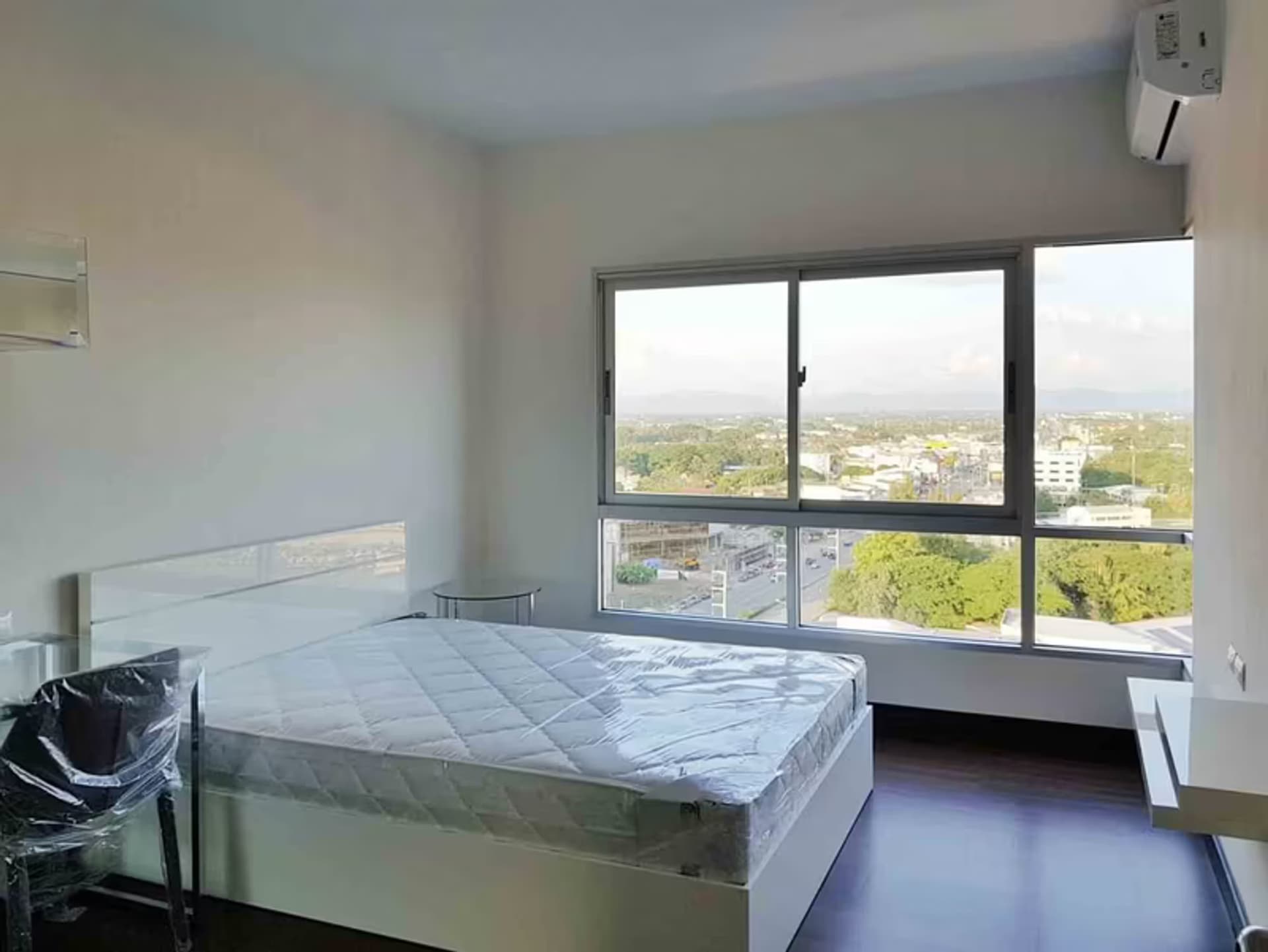1 Bedroom Condo - Image 1