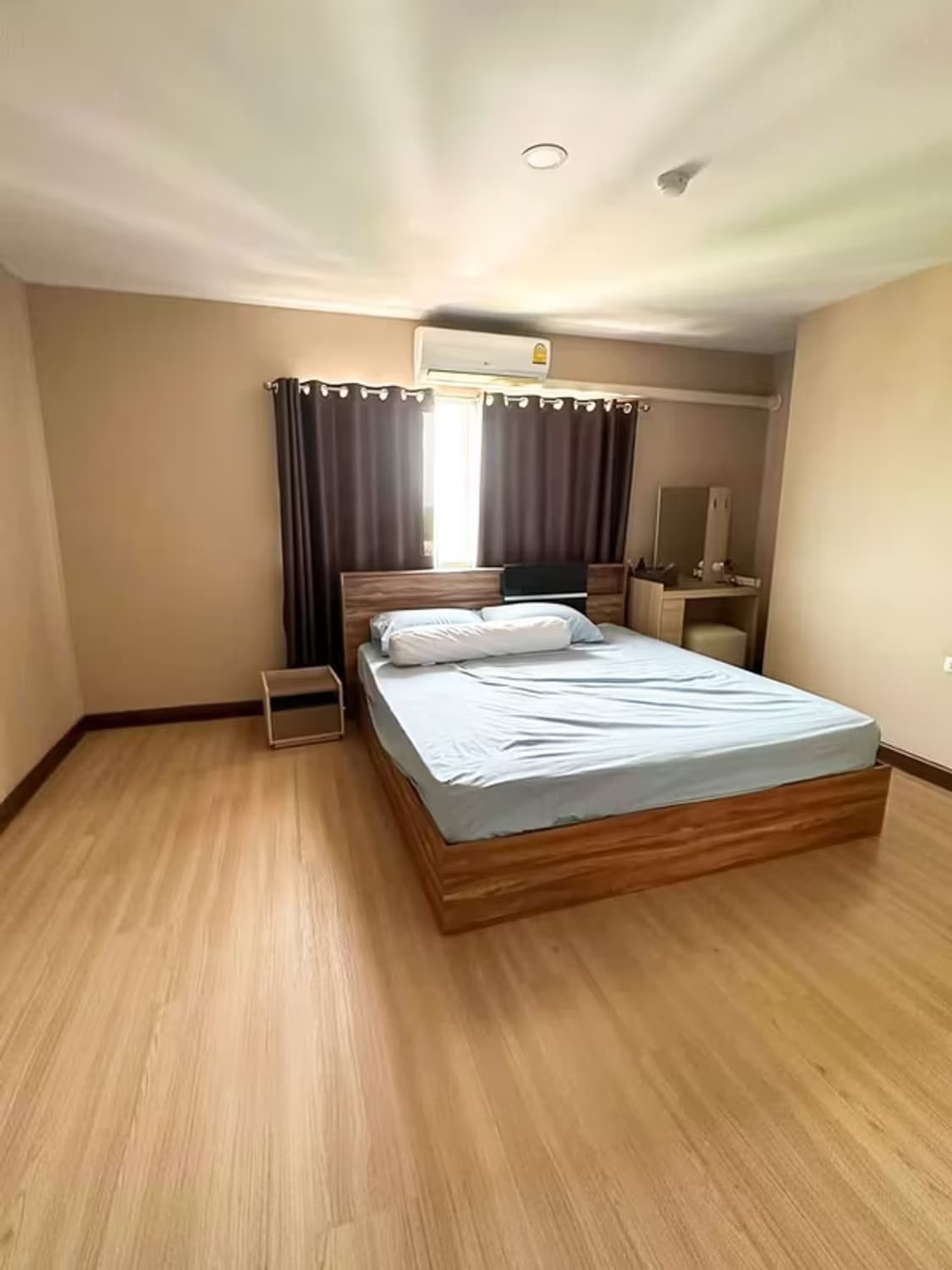1 Bedroom Condo - Image 1