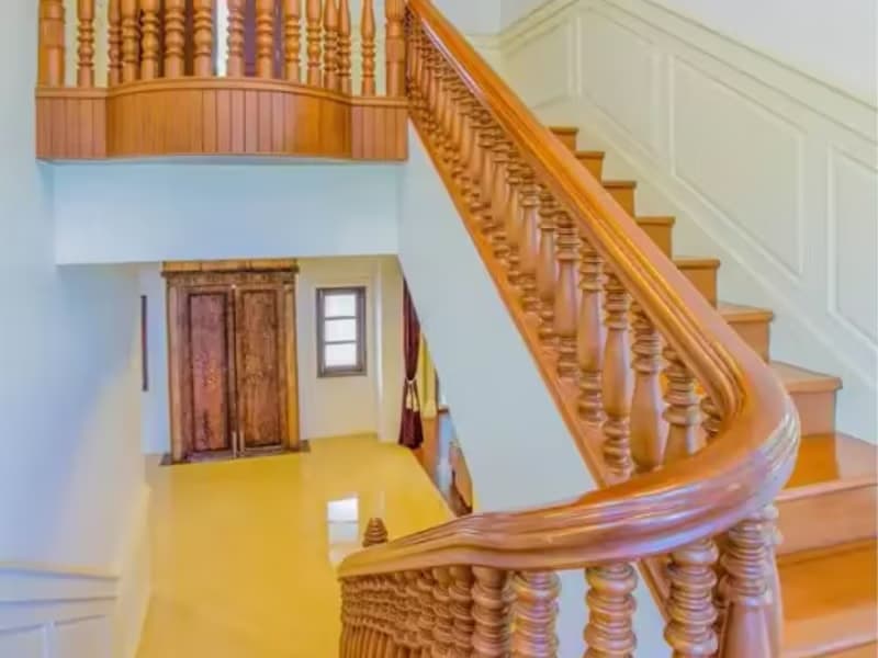 6 Bedroom House