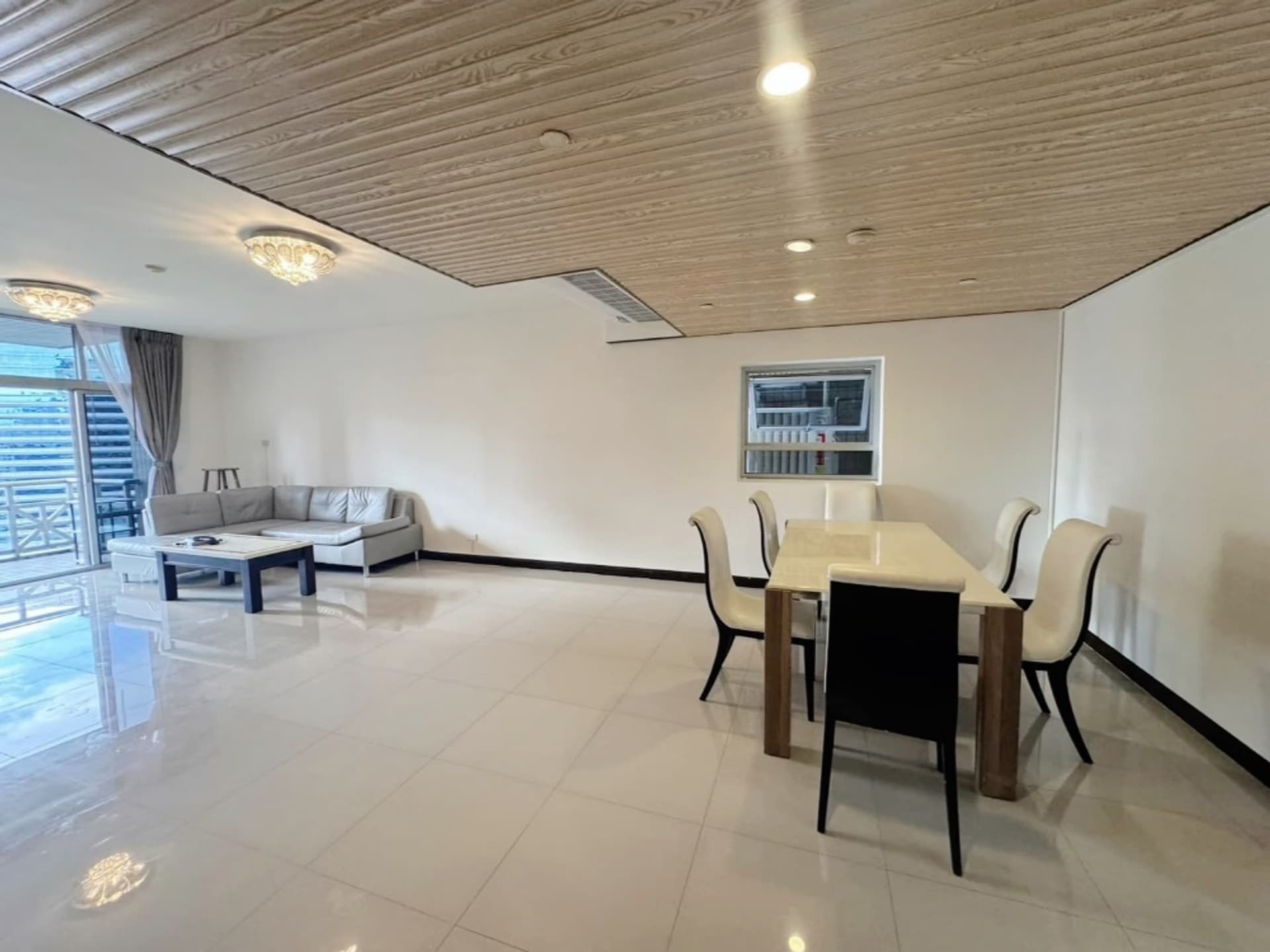 2 Bed Condo for Rent in Pathum Wan - Image 3