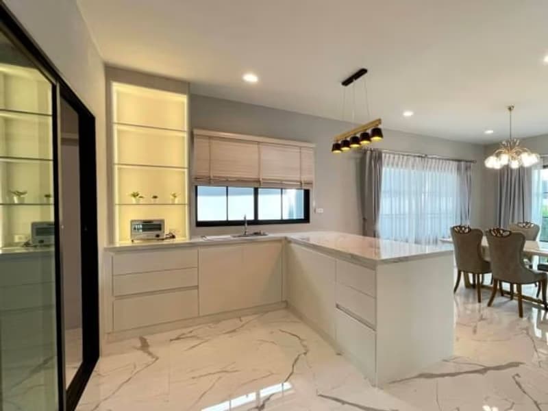 4 Bed House for Rent and Sale in Bang Phli