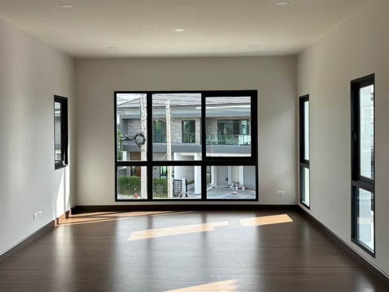 5 Bed House for Sale in Bang Phli