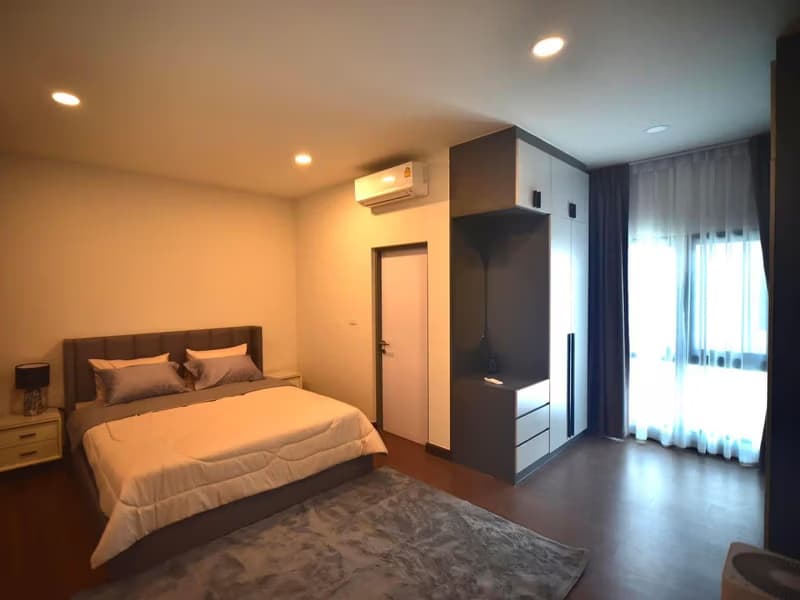 4 Bed House for Rent in Bang Phli