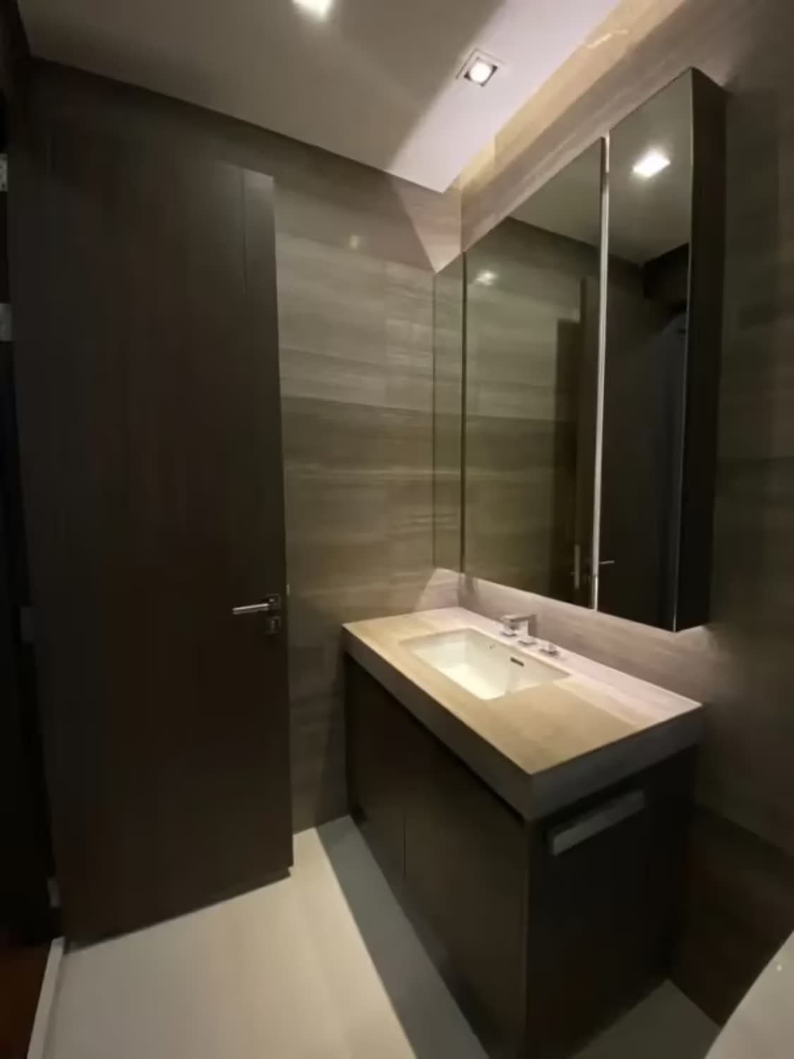 Q1 Sukhumvit Condo by Q House - Image 38
