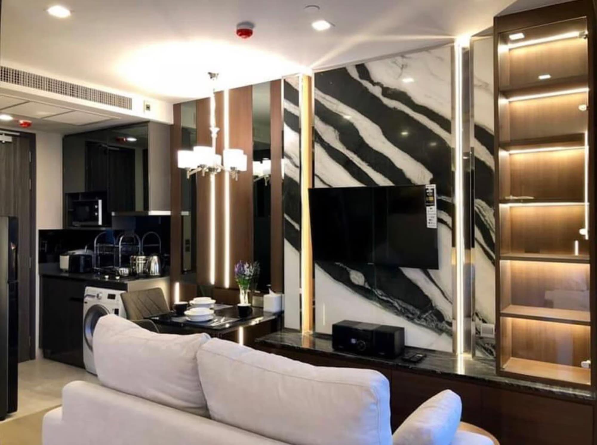 1 Bedroom Condo for Rent at Ashton Asoke - Image 6