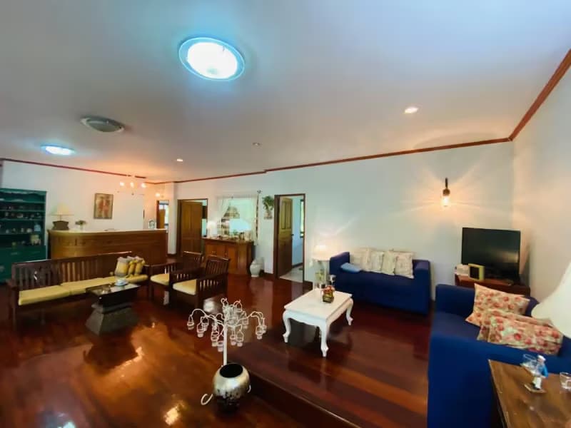 5 Bedroom House