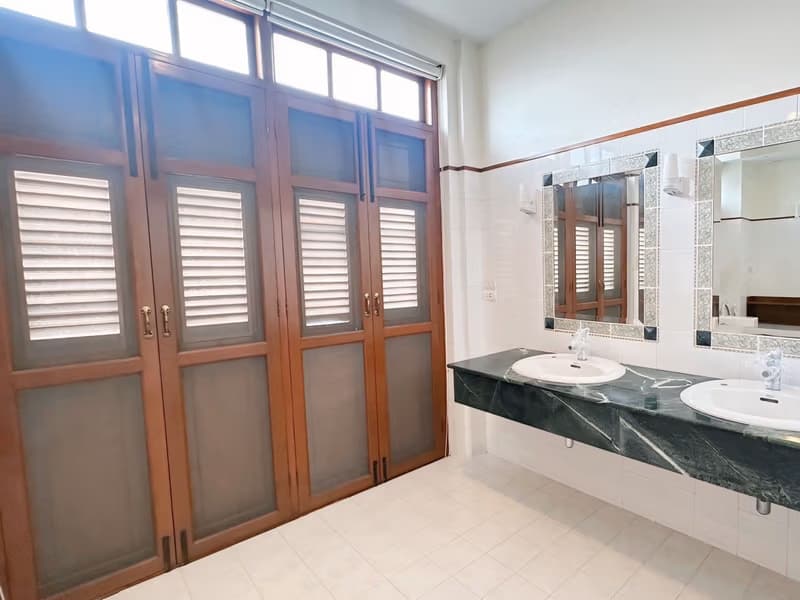 3 Bed House for Rent in Khlong Toei