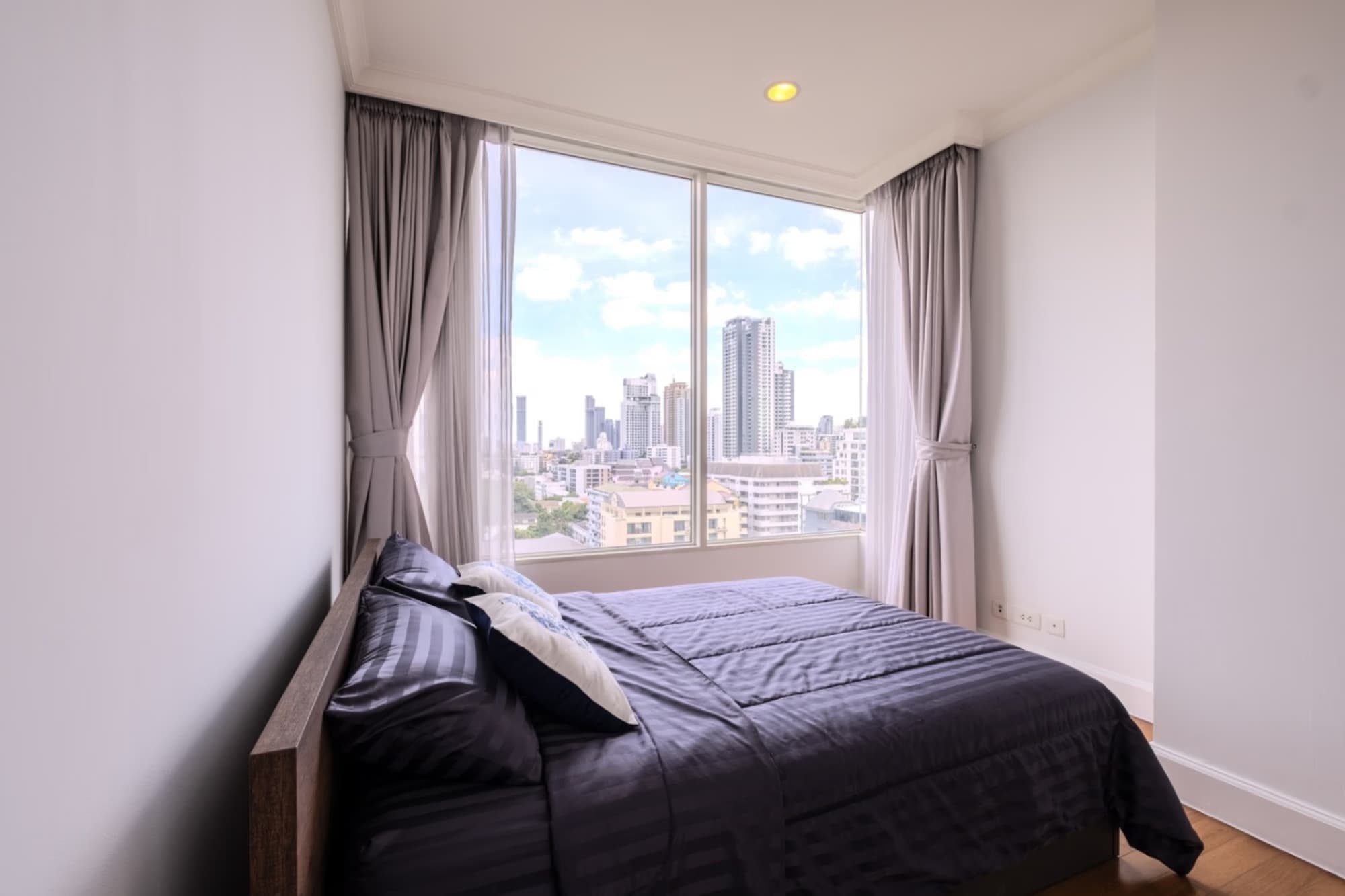 2 Bed Condo for Sale  Near Sukhumvit MRT - Image 4