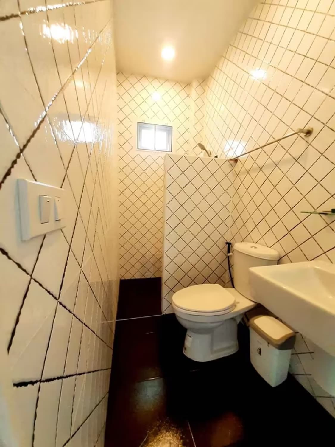 7 Bedroom House - Image 3