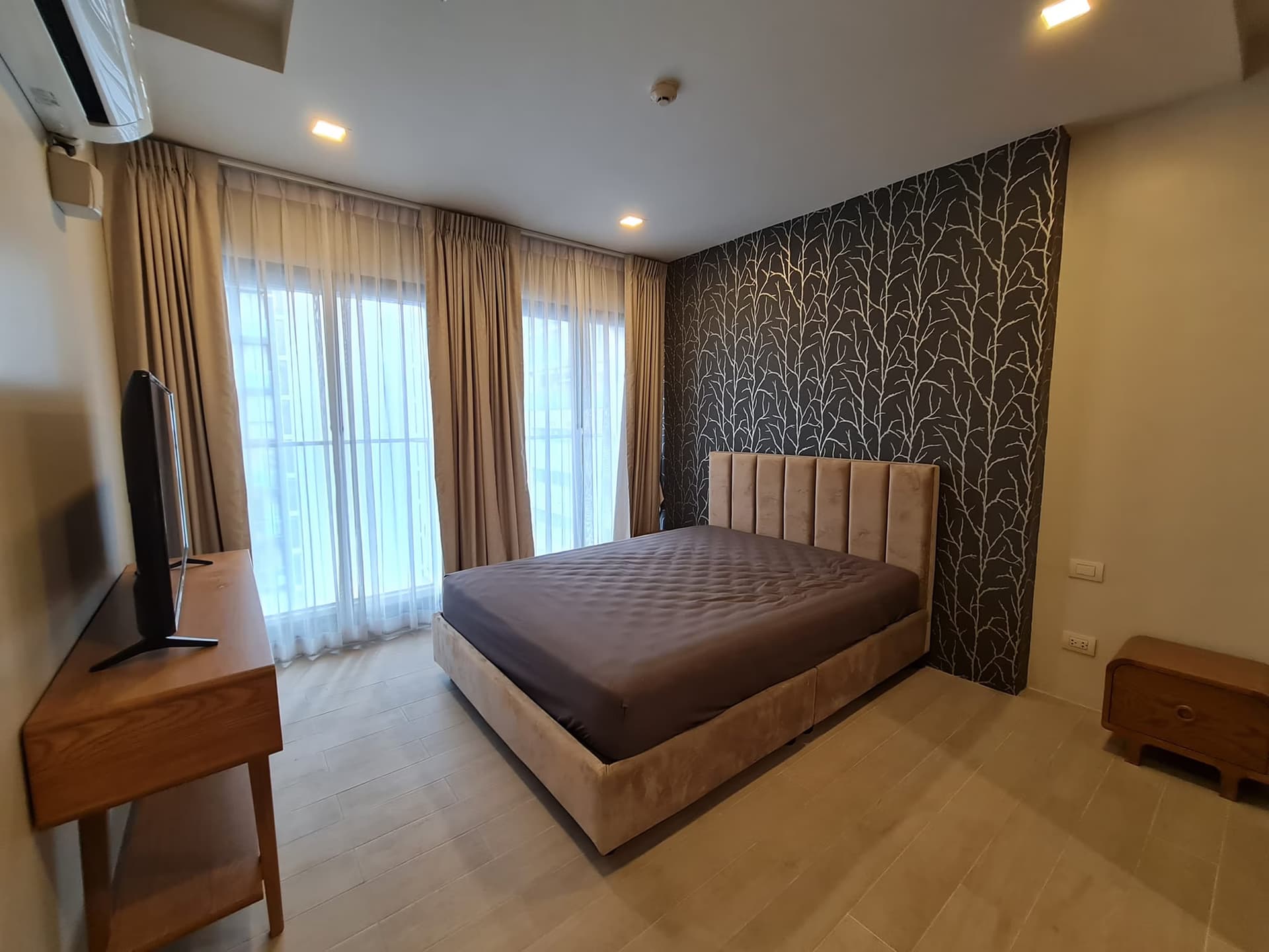 Condo for Rent at Noble Phloen Chit - Image 6