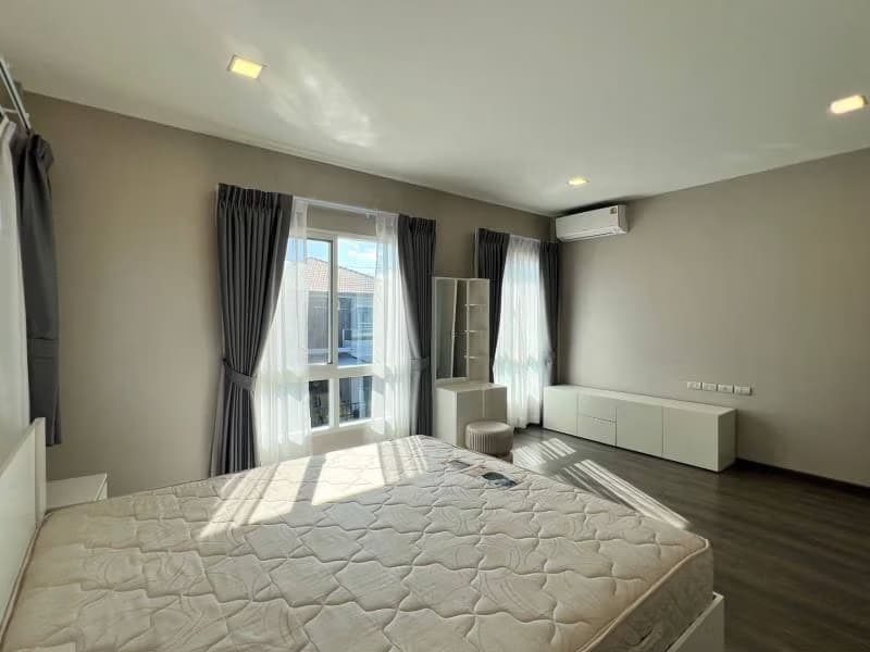 4 Bed House for Rent in San Kamphaeng
