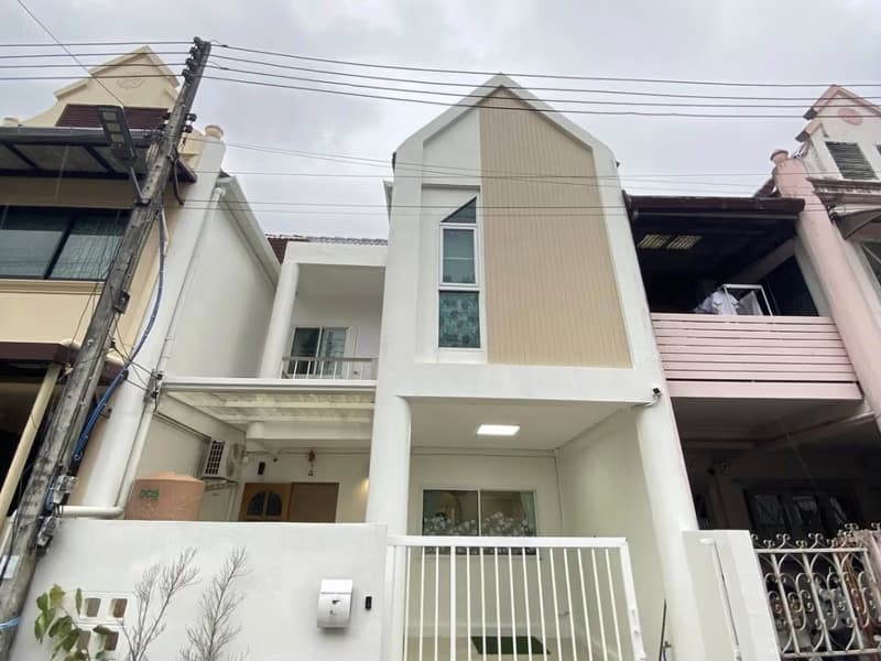 3 Bed Townhouse for Rent in Mueang Chiang Mai District