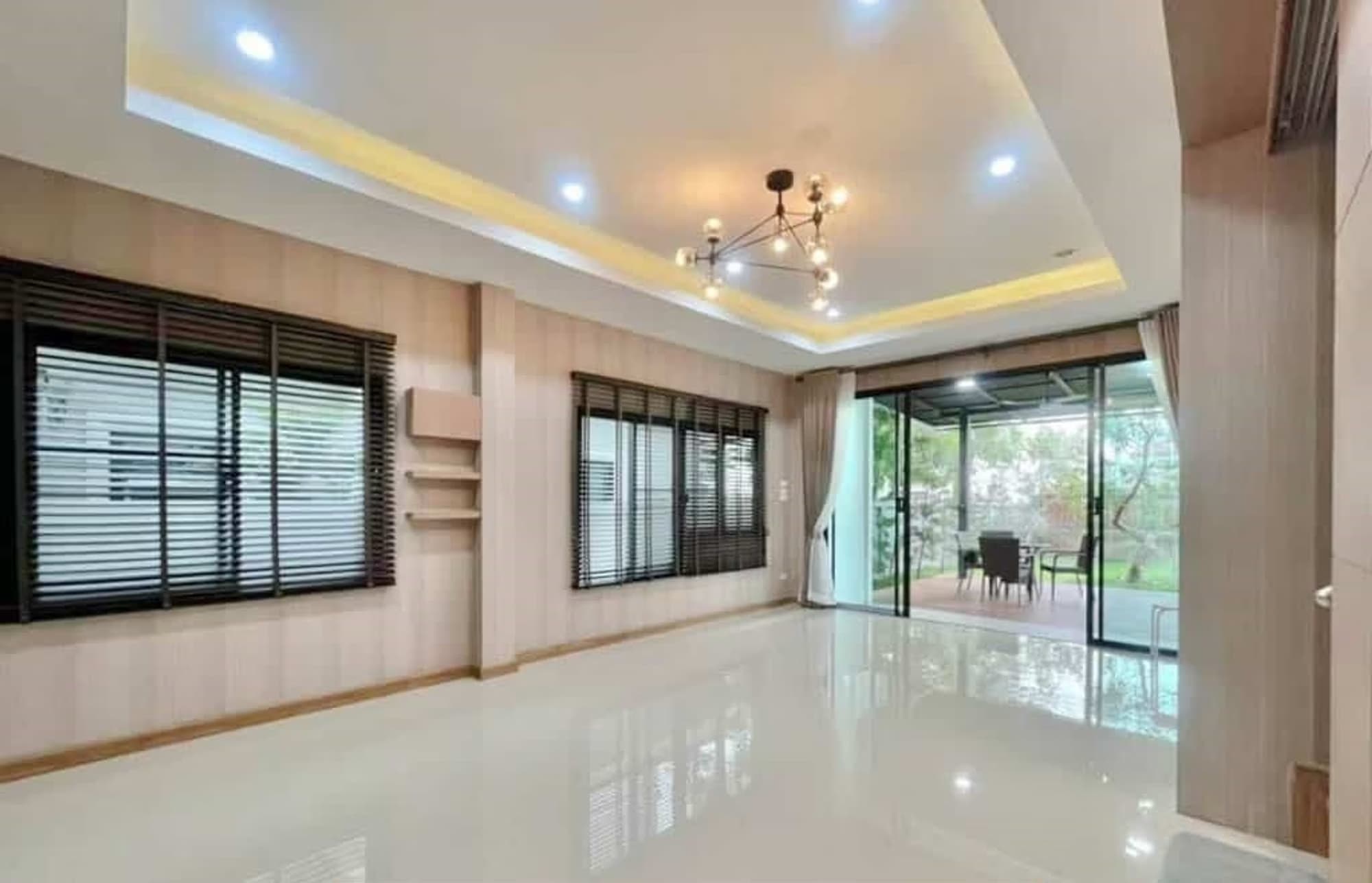 7 Bedroom House - Image 4