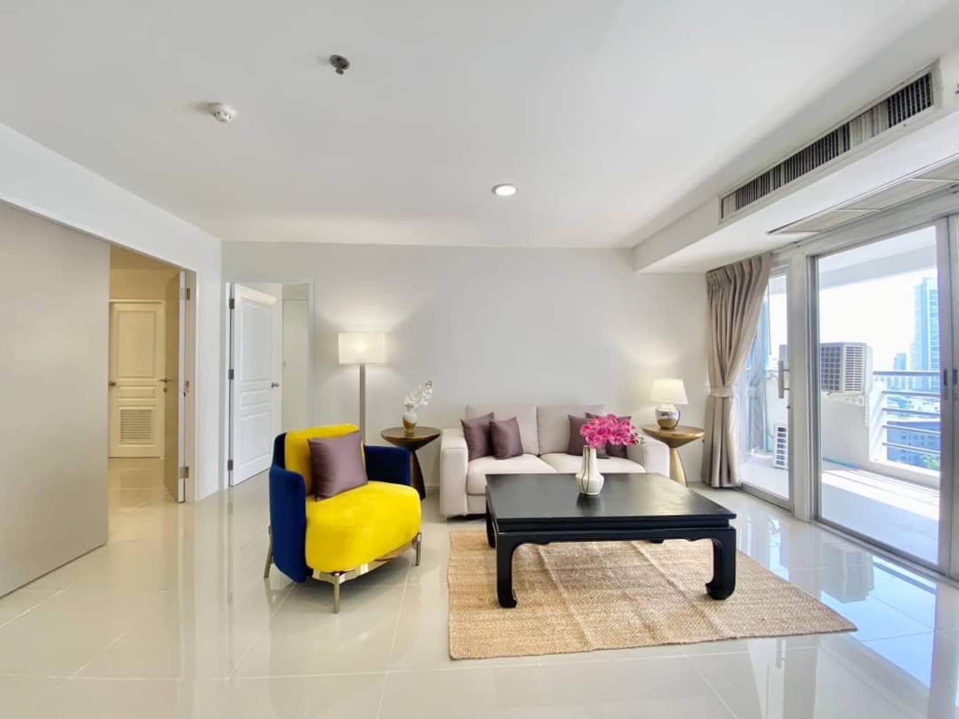 4 Bed Condo for Rent and Sale in Khlong Toei - Image 1
