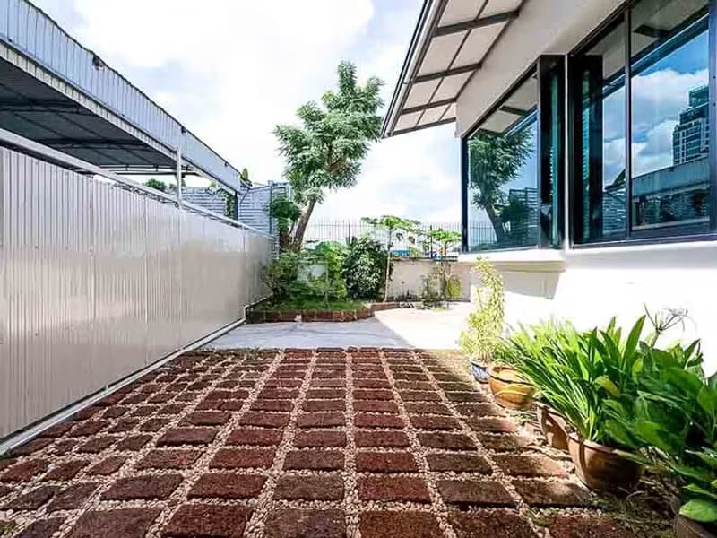 4 Bedroom House for Rent in Bang Na