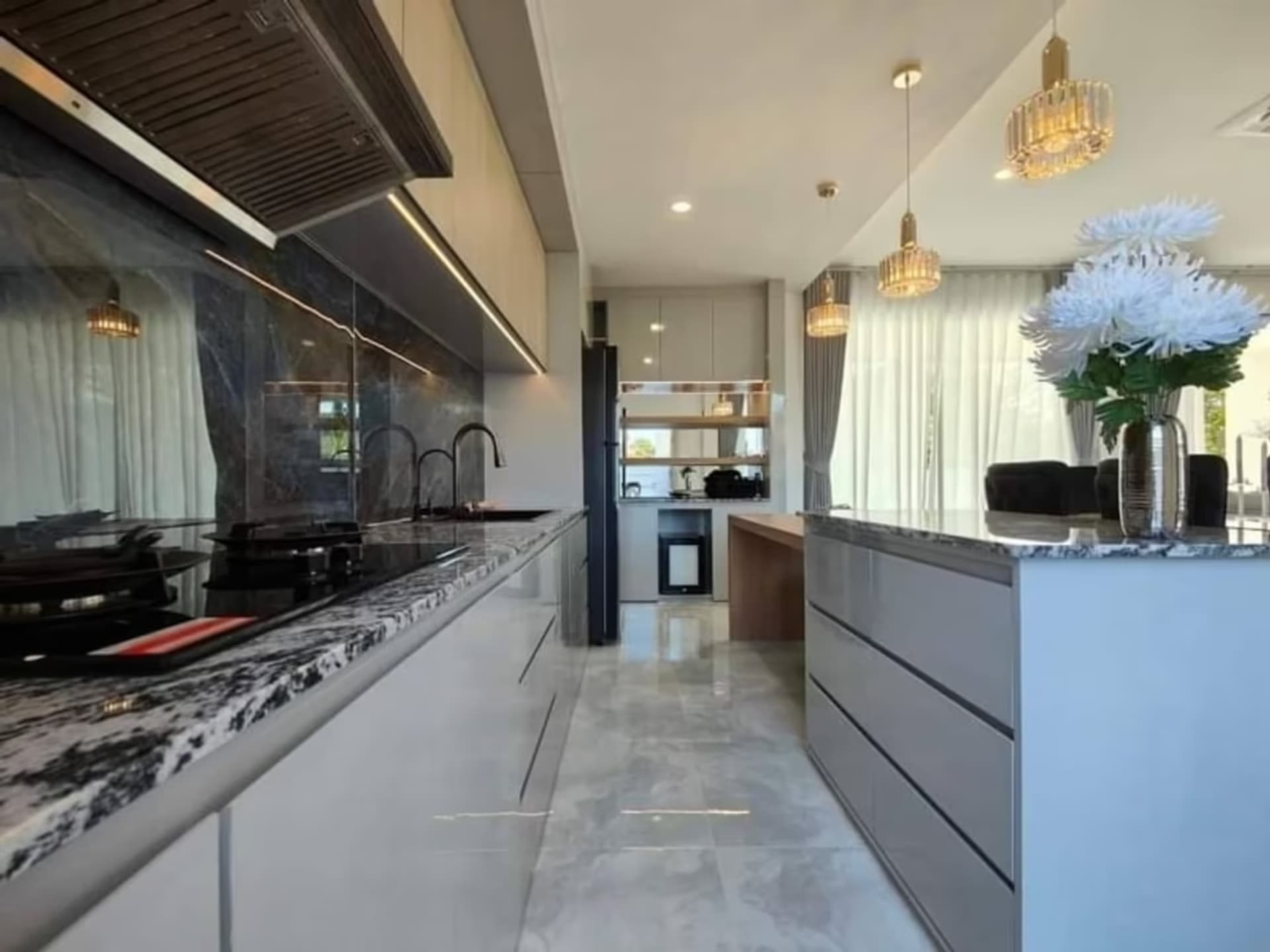  - Image 7