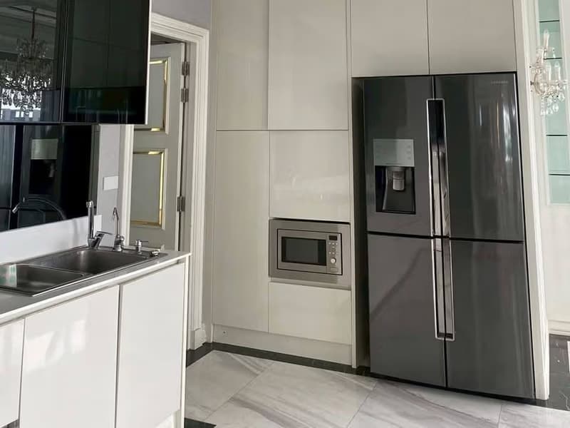 5 Bed Condo for Rent in Ratchathewi
