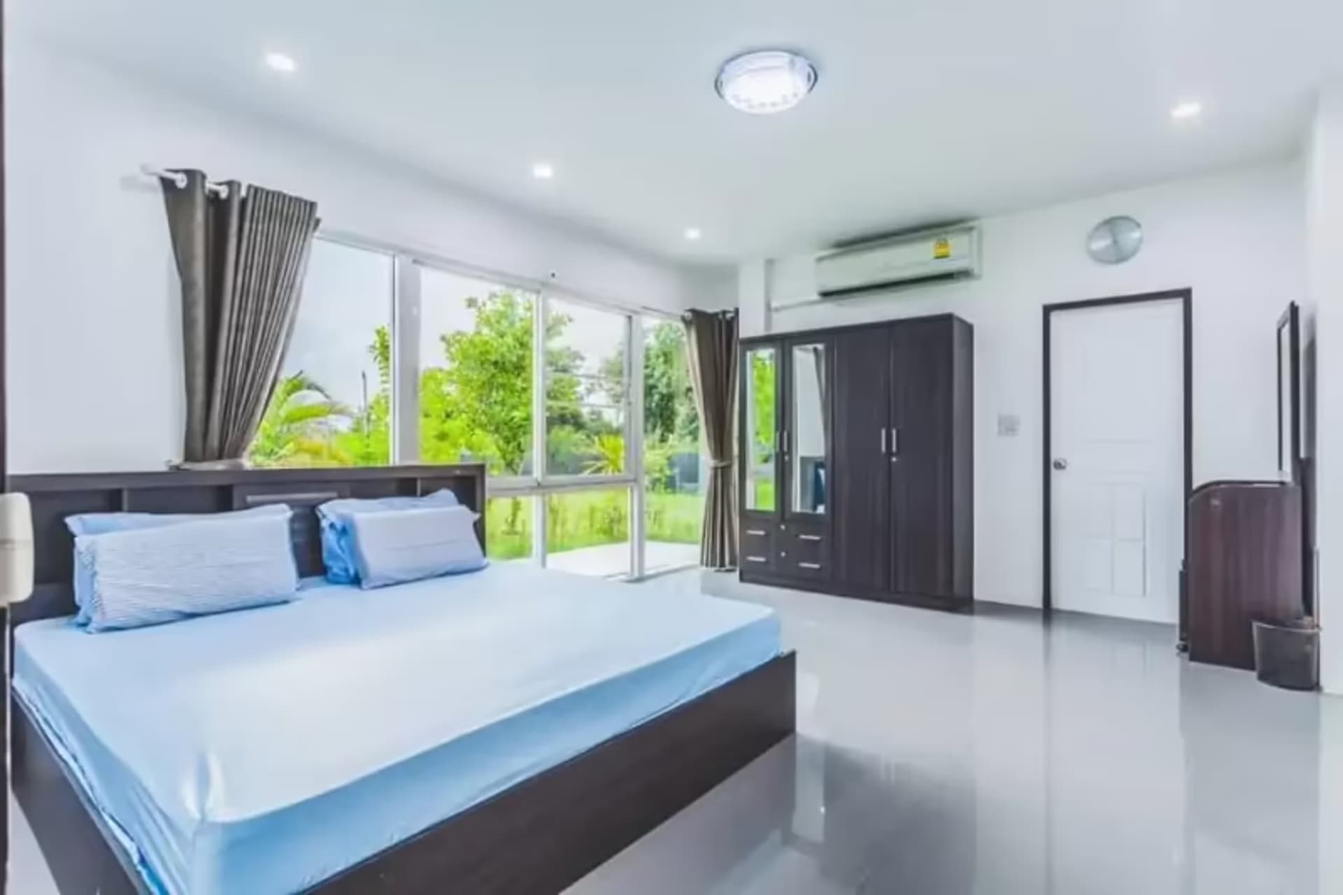 2 Bedroom House - Image 10