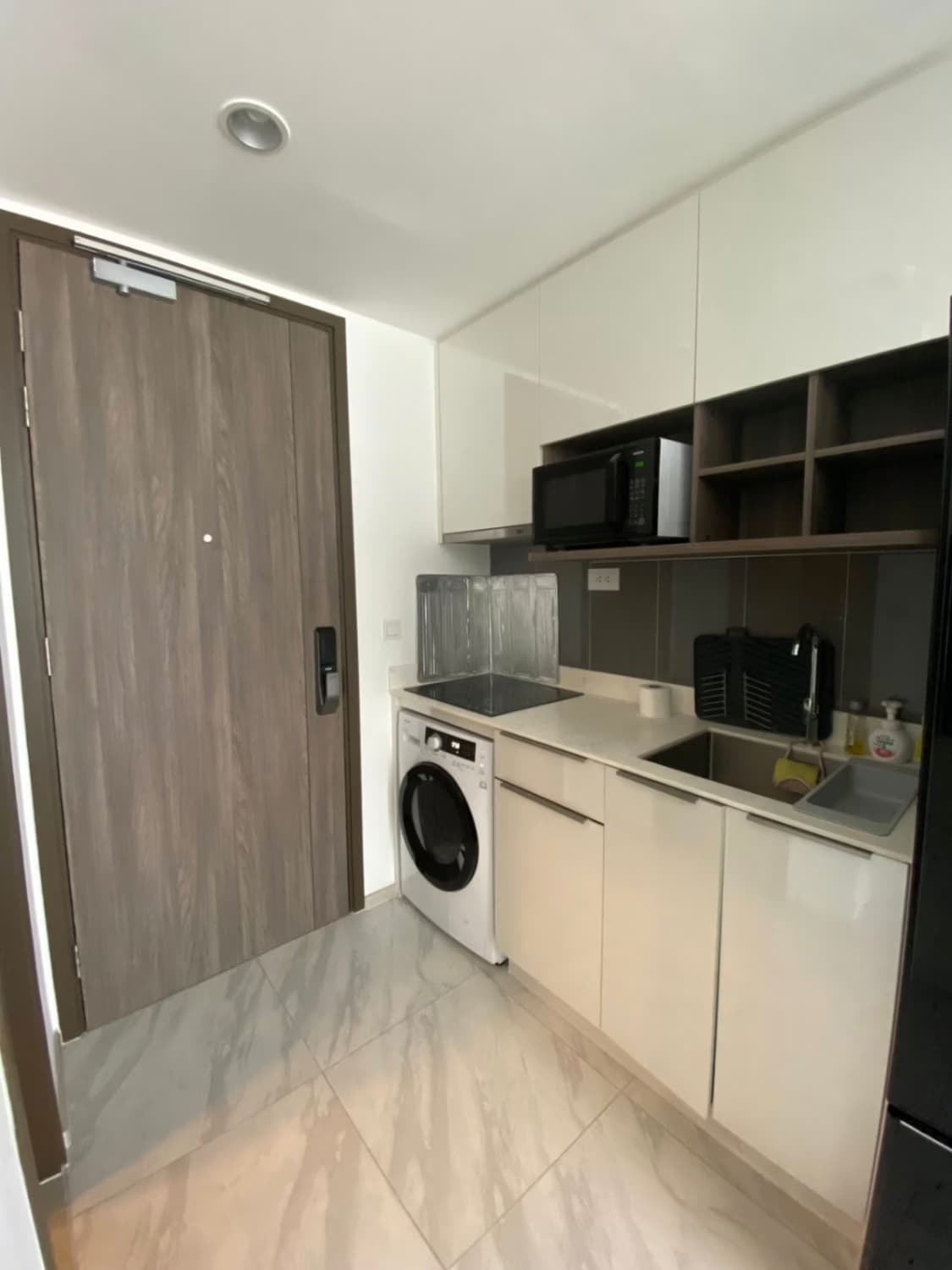 2 Bed Condo for Rent in Huai Khwang - Image 5