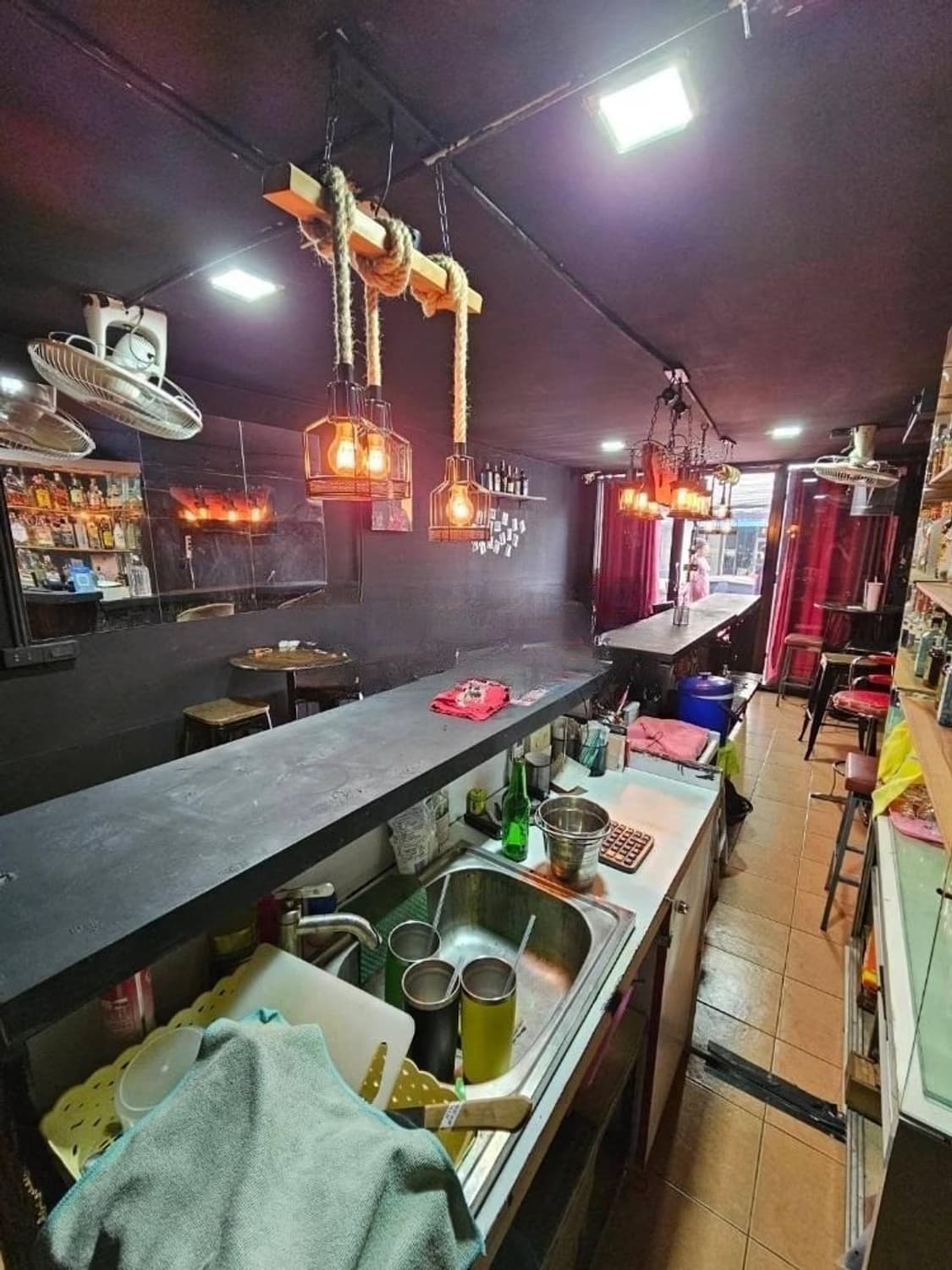 7 Bed Commercial for Rent in Khlong Toei - Image 4