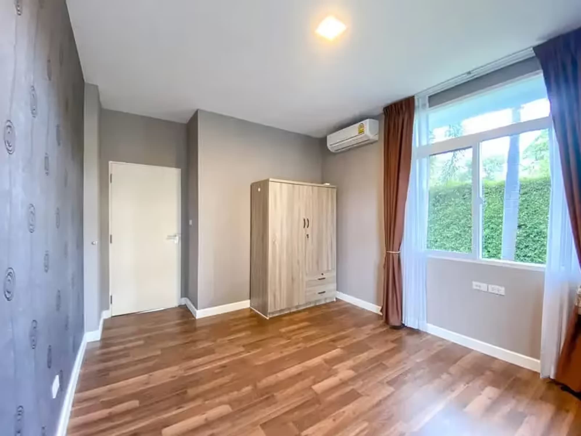 4 Bedroom House - Image 10
