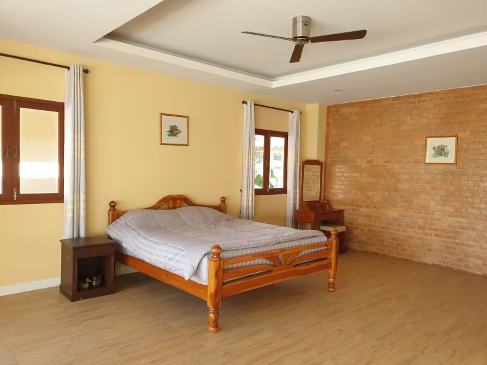6 Bedroom House - Image 7
