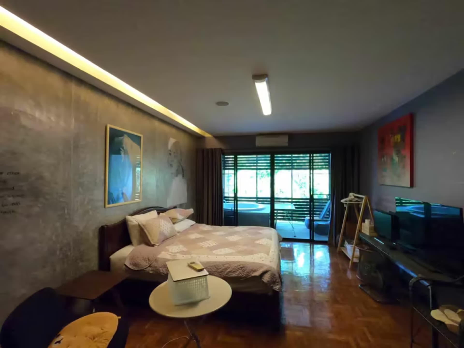 6 Bedroom House - Image 11